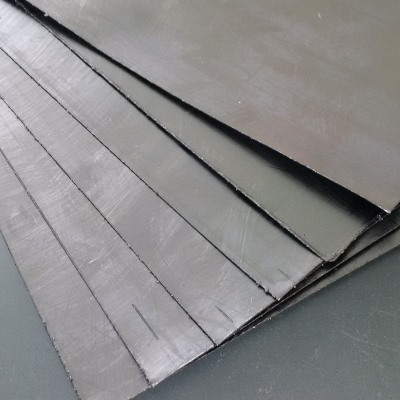 Graphite foils made of expanded graphite free of additives with a high flexibility in shaping 